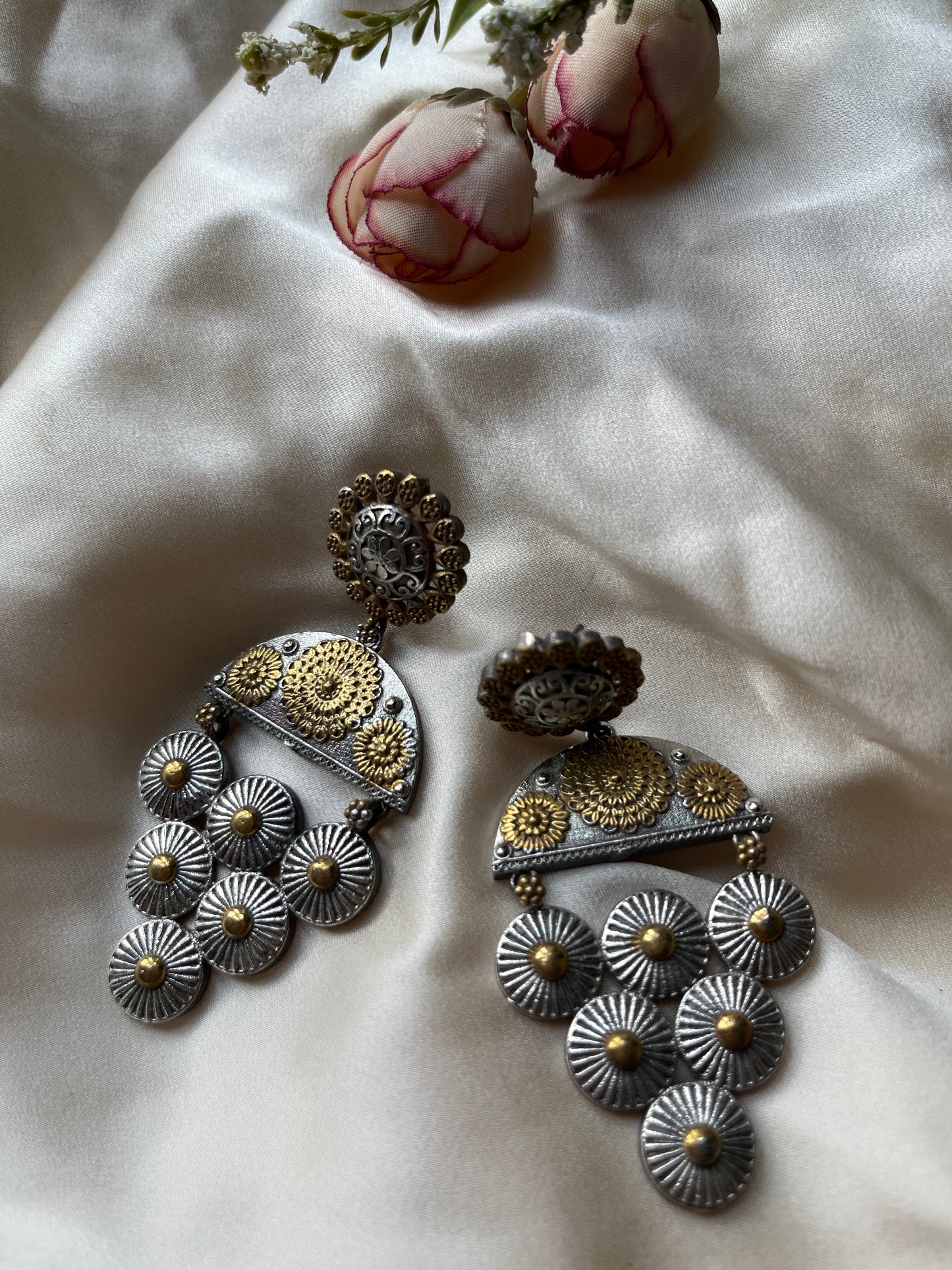Dual Tone Dangling